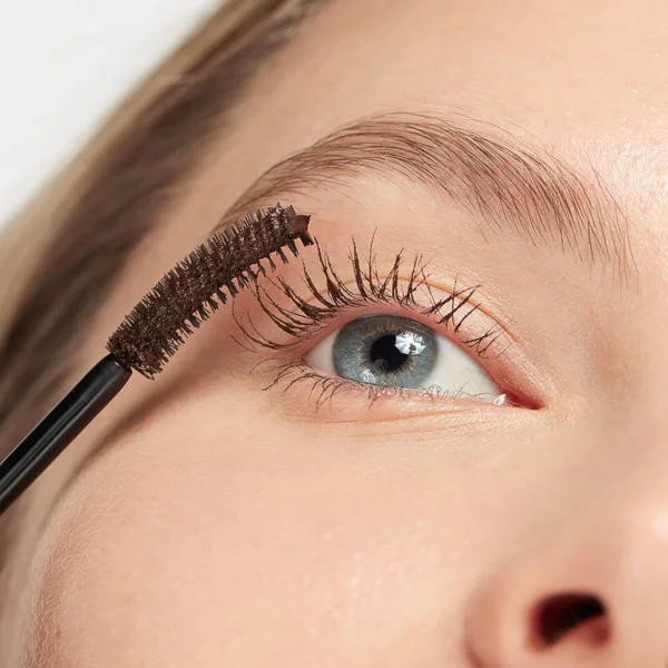 Eyeko Black Magic: Cocoa Edit Mascara - Brown 3 Eyeko Black Magic: Cocoa Edit Mascara - Brown - Image 3